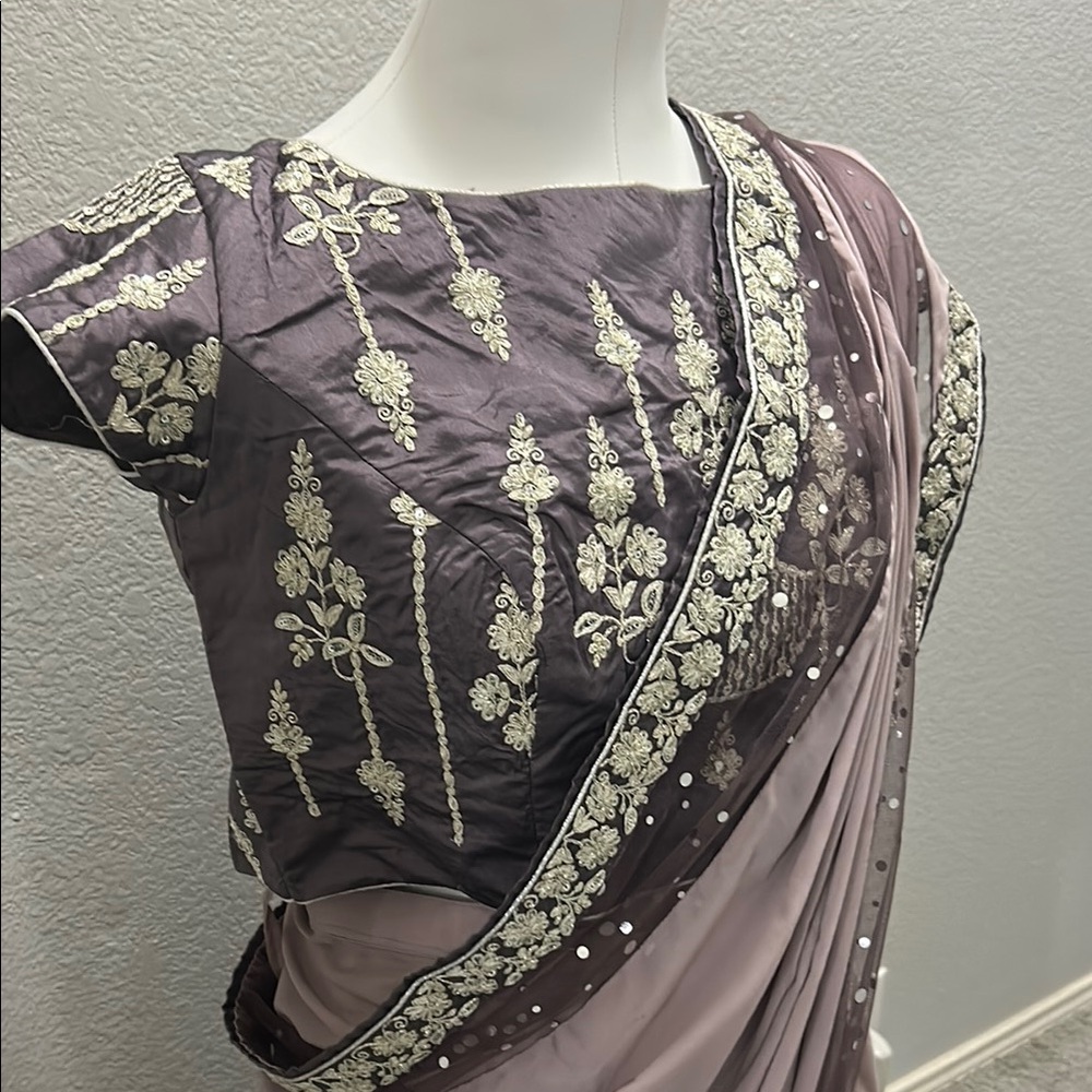 Saree pre pleated ready to wear purple mauve embroidery. Inner Skirt blouse -M. - Picture 3 of 16